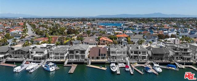 16661 Carousel Lane, Huntington Beach CA: https://media.crmls.org/mediaz/4cea62e1-55f3-40df-9793-348b3f450d9b.jpg