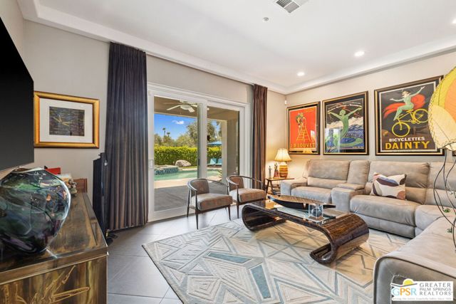 450 E Bogert Trail, Palm Springs CA: https://media.crmls.org/mediaz/4cea6504-baf5-4008-a40d-a71def0b8e9c.jpg