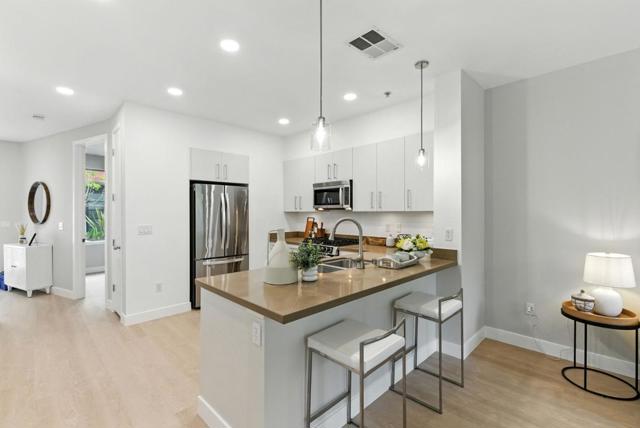 866 Altaire Walk, Palo Alto CA: https://media.crmls.org/mediaz/4cea71b6-2af4-4450-8348-ad969a00cdad.jpg