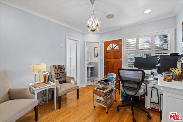 5715 Valley Ridge Avenue, Los Angeles CA: https://media.crmls.org/mediaz/4ceade18-09bb-4c0c-810c-4b24f6ce94c6.jpg