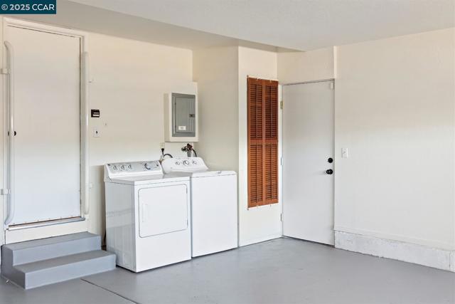 2283 Greenwich Rd, San Pablo CA: https://media.crmls.org/mediaz/4ceb3d6e-22fe-426a-ab96-76535431edb1.jpg