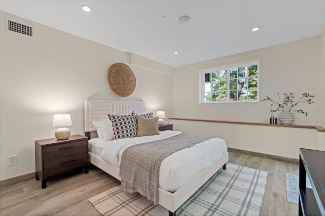 739 Oak View Way, Redwood City CA: https://media.crmls.org/mediaz/4ceb4017-aa64-4293-8a73-388d4ad16b5d.jpg