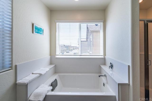 Detail Gallery Image 12 of 26 For 6446 E Meritage Dr, Fresno,  CA 93727 - 3 Beds | 2/1 Baths