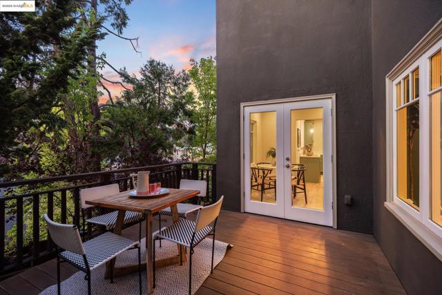 733 Carlston Ave., Oakland CA: https://media.crmls.org/mediaz/4cebbd37-5af2-46a1-a55f-777504d745a9.jpg