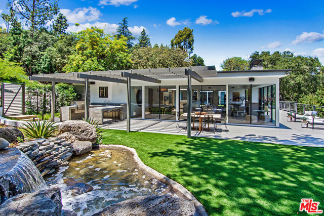 15941 Skytop Road, Encino CA: https://media.crmls.org/mediaz/4cebe0f0-615d-4d86-884f-5fdc3c0e1063.jpg