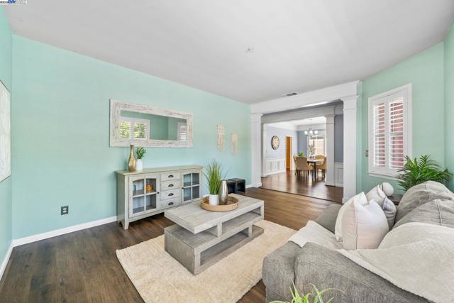 635 Eliot Dr, Livermore CA: https://media.crmls.org/mediaz/4ced2289-1412-4825-9e6c-6007cbb196c2.jpg