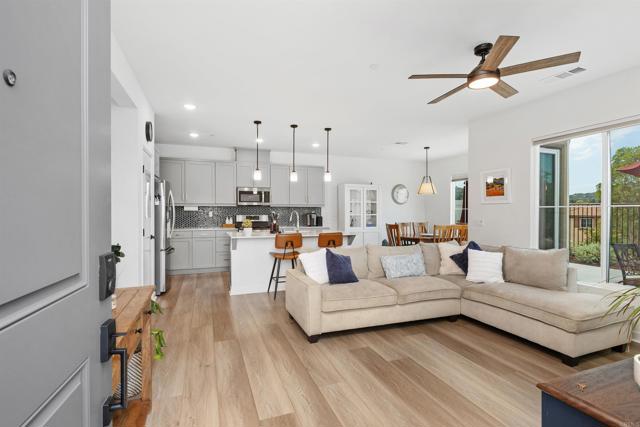 Detail Gallery Image 3 of 43 For 35254 Blossom Pl, Fallbrook,  CA 92028 - 4 Beds | 2/1 Baths