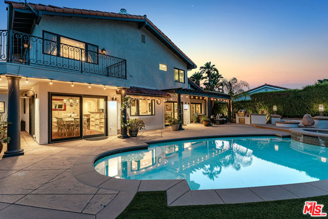 23306 Park Hacienda, Calabasas CA: https://media.crmls.org/mediaz/4cedb9a5-745e-4333-9d6c-ea010eeaecd3.jpg