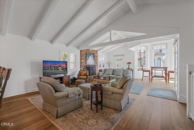 1230 Mandalay Beach Road, Oxnard CA: https://media.crmls.org/mediaz/4ceddf9c-dd30-4e56-8f45-4cfc73eae29f.jpg