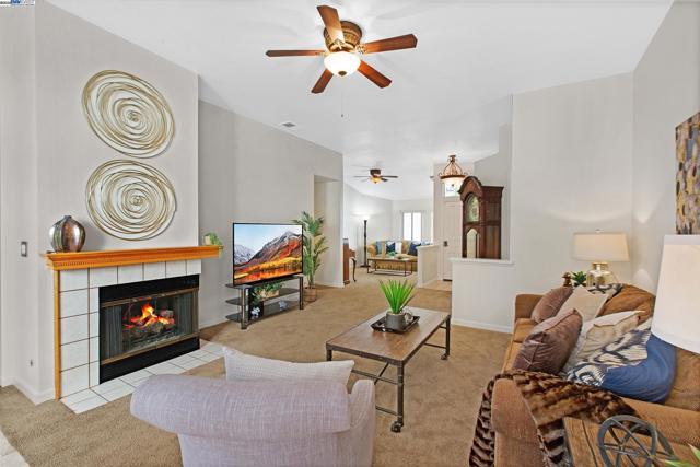 Image 4 of 36 For 7561 Helmsdale Ct