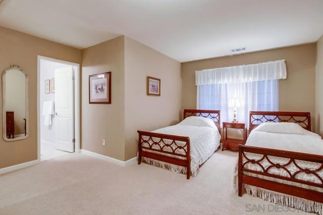 16657 Valle Verde Rd, Poway CA: https://media.crmls.org/mediaz/4cee1bb6-d195-4b6d-bba6-2f873bd69f80.jpg