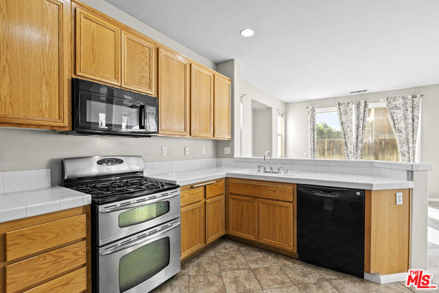 30319 Cedar Oak Lane, Castaic CA: https://media.crmls.org/mediaz/4cee45ab-de34-4a42-8e53-bc049e84508a.jpg