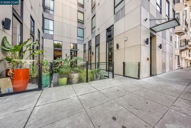 1515 15Th St, San Francisco CA: https://media.crmls.org/mediaz/4cee5a17-b17d-4e9a-b525-63495210a240.jpg