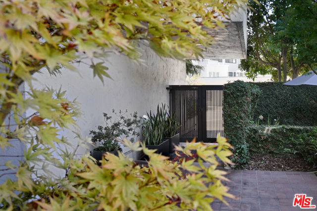 11687 Bellagio Road, Los Angeles CA: https://media.crmls.org/mediaz/4cee5bbf-d539-4819-ae3b-78de6628617c.jpg
