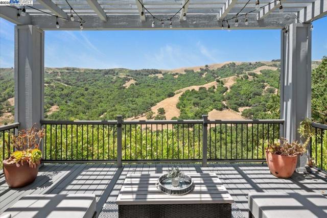 325 Bollinger Estates Ct, San Ramon CA: https://media.crmls.org/mediaz/4ceebbcb-ac72-4d00-bae7-d73ab6cfeba4.jpg