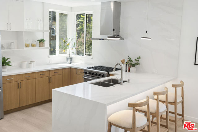 1046 Oban Drive, Los Angeles CA: https://media.crmls.org/mediaz/4ceeee96-646c-4052-b532-1764a9ee1a65.jpg