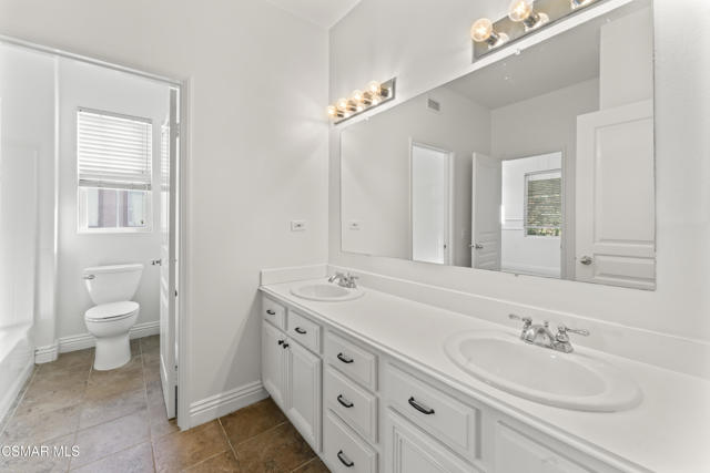 186 Parkside Drive, Simi Valley CA: https://media.crmls.org/mediaz/4cef58e4-4e8d-4b17-b9e9-87c16e1bfd1c.jpg