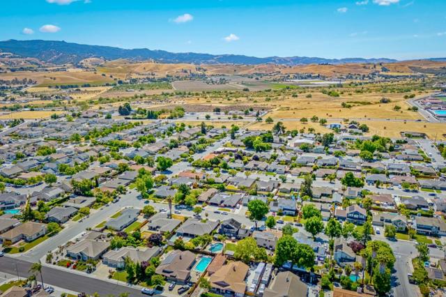 1851 Severinsen Street, Hollister CA: https://media.crmls.org/mediaz/4cef8065-f3f2-4074-8c22-138dbd0168f5.jpg