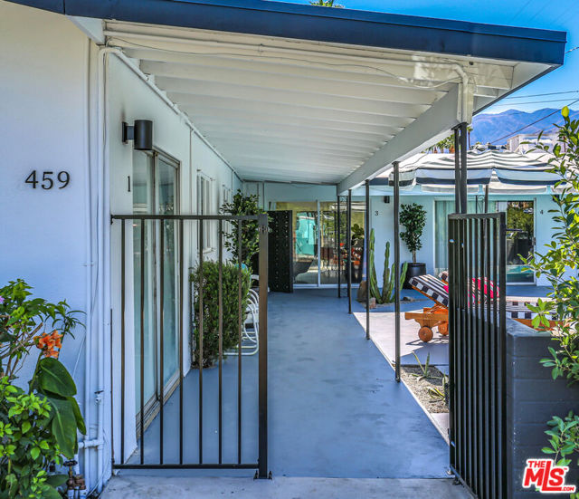 459 E Avenida Olancha, Palm Springs CA: https://media.crmls.org/mediaz/4cefe16b-93ca-4843-b70e-0841665632f6.jpg