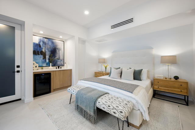 160 Kiva Drive, Palm Desert CA: https://media.crmls.org/mediaz/4cf072af-2974-47b5-8548-c7850d7eb041.jpg