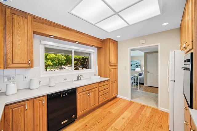 2082 Boxwood Way, Fremont CA: https://media.crmls.org/mediaz/4cf07399-7df2-4d4b-ae5b-58e09a70af90.jpg