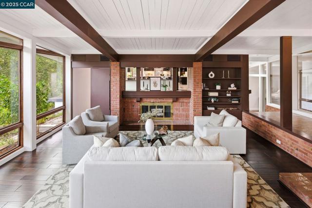 8 Oak Arbor Rd, Orinda CA: https://media.crmls.org/mediaz/4cf0b85a-5edc-42cd-91fe-3ebfca38effc.jpg