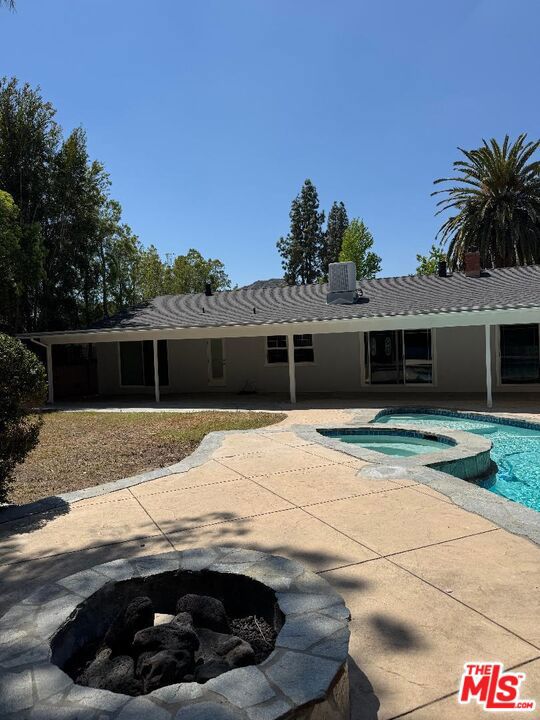 8408 Fable Avenue, West Hills CA: https://media.crmls.org/mediaz/4cf0d750-215f-48af-8ed9-ee33151f4e53.jpg