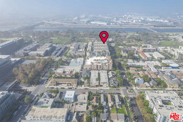 730 W 4th Street, Long Beach CA: https://media.crmls.org/mediaz/4cf0fd65-ef2d-47b5-9b18-f9a2d0544a28.jpg