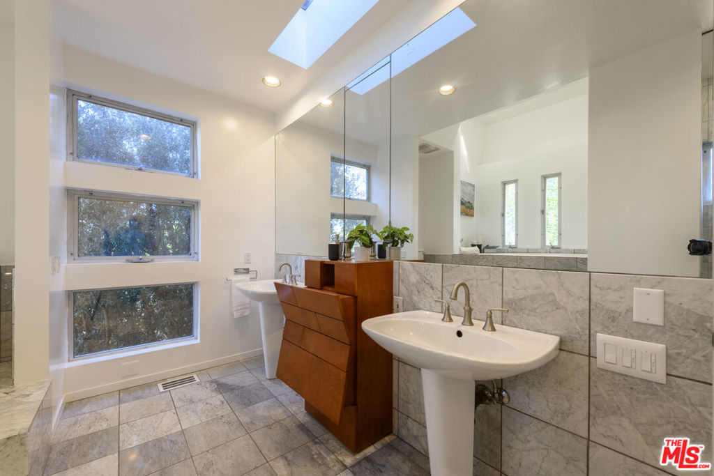 12236 LAUREL TERRACE DriveStudio City img 4