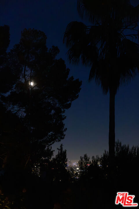 5514 Ridge Oak Drive, Los Angeles CA: https://media.crmls.org/mediaz/4cf1a8c8-ef72-45a4-93dc-f060accb9b1e.jpg