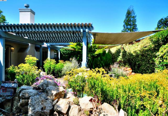 6291 Calle Fuego, Pleasanton CA: https://media.crmls.org/mediaz/4cf1b238-d928-4e0a-8630-00b03b109bac.jpg