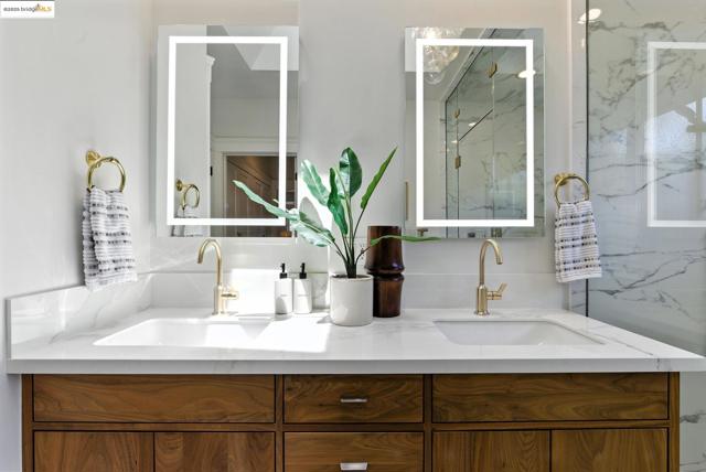 1020 Channing Ave, Palo Alto CA: https://media.crmls.org/mediaz/4cf1b808-ea40-4e4e-8099-c6afccde855a.jpg