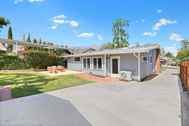 1309 Sinaloa Avenue, Pasadena CA: https://media.crmls.org/mediaz/4cf1eab6-1143-4626-bca3-ad01b2b8e721.jpg