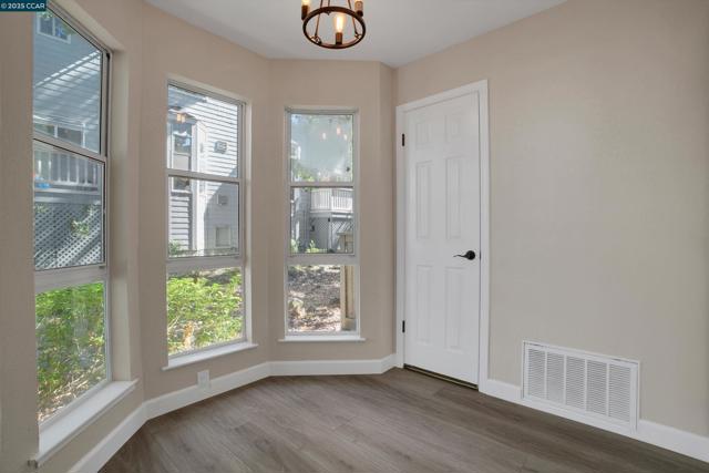 235 Pebblecreek Ct, Martinez CA: https://media.crmls.org/mediaz/4cf24b88-f130-4d55-8df1-f7c46f5fed20.jpg
