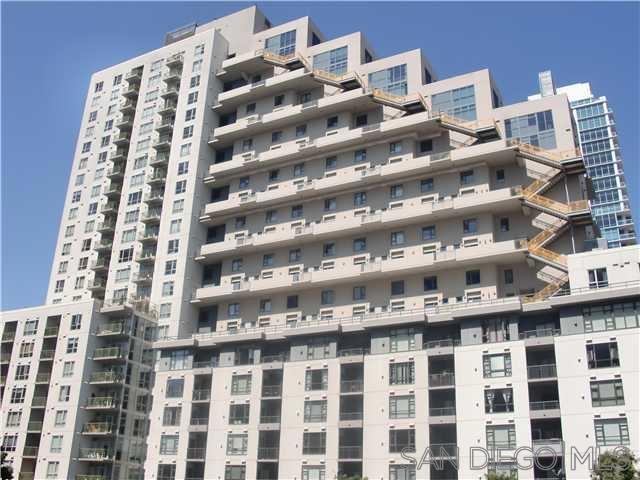 1240 India St, San Diego CA: https://media.crmls.org/mediaz/4cf28b14-749f-47ec-ad26-e4a96f92ca75.jpg
