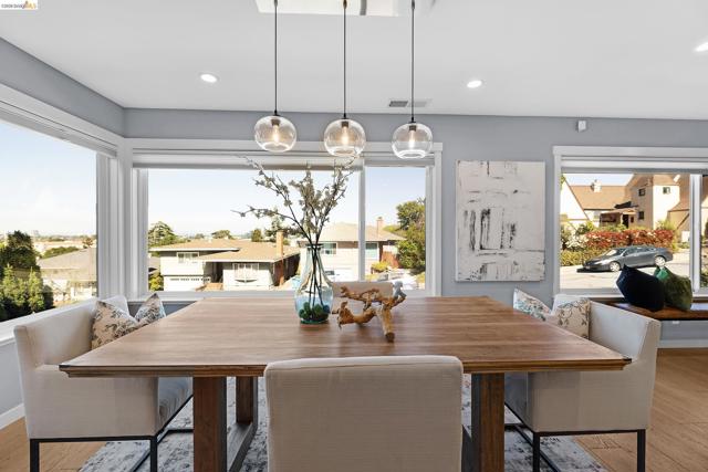 1424 Sunnyslope Ave, Belmont CA: https://media.crmls.org/mediaz/4cf34fe0-b8d7-4034-9094-835bb7267406.jpg