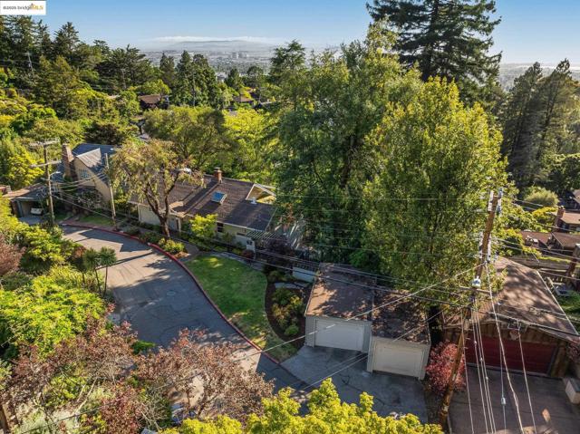2671 Shasta Rd, Berkeley CA: https://media.crmls.org/mediaz/4cf36f39-e940-4728-840f-a9f3476dc39e.jpg