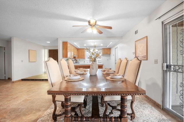 945 Nacion Avenue, Chula Vista CA: https://media.crmls.org/mediaz/4cf482bd-168d-4366-918d-d00e7de8d364.jpg