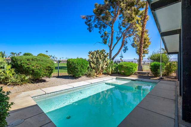 43709 Louisiana Street, Palm Desert CA: https://media.crmls.org/mediaz/4cf5beb3-f369-4055-b1f1-e0c0e2e95546.jpg