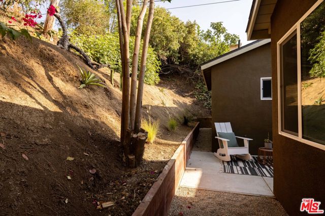1336 Armadale Avenue, Los Angeles CA: https://media.crmls.org/mediaz/4cf5e75b-456c-40c5-a886-7f9026cdc21c.jpg
