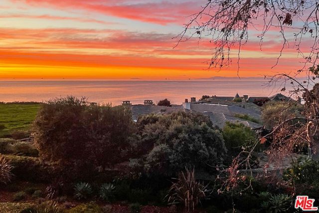 86 Seaview Drive, Santa Barbara CA: https://media.crmls.org/mediaz/4cf6474b-e80b-4f83-9337-486b9a8fa2fd.jpg
