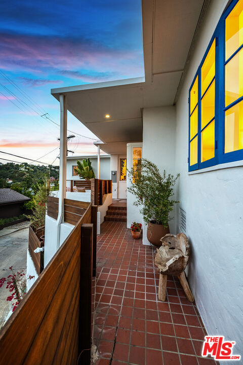 2620 Rutherford Drive, Los Angeles CA: https://media.crmls.org/mediaz/4cf66dd4-ee8d-49cb-8c6a-091b1f599e72.jpg