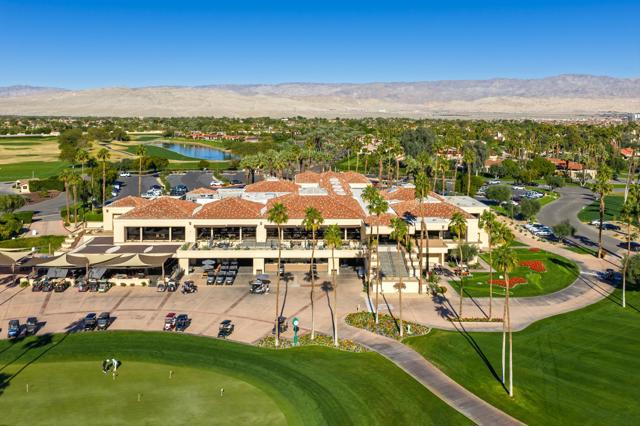 261 Loch Lomond Road, Rancho Mirage CA: https://media.crmls.org/mediaz/4cf6796f-ebe2-4128-8747-a51c556da909.jpg