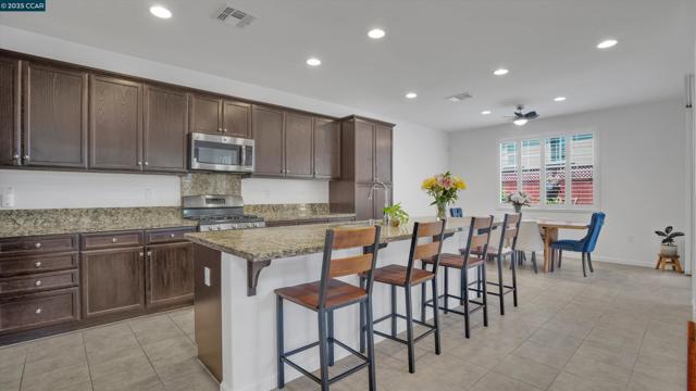 4763 Dundee St, Antioch CA: https://media.crmls.org/mediaz/4cf68072-3b06-42b3-a5cf-93362ab29d18.jpg