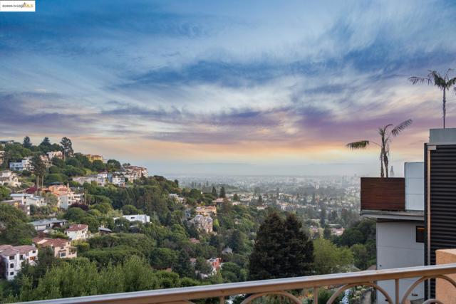 530 Gravatt Dr, Berkeley CA: https://media.crmls.org/mediaz/4cf6b877-2033-4312-bd03-e29b8c0e43d2.jpg