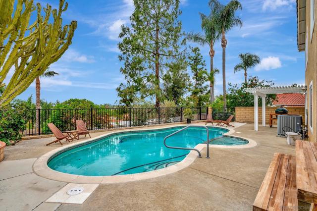 1976 Vineyard Ave, Vista CA: https://media.crmls.org/mediaz/4cf71910-7d90-4c3f-aed4-d0841cd70908.jpg