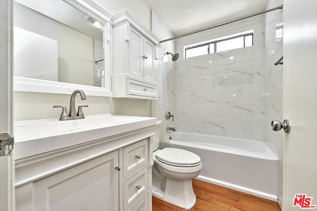 326 S Manhattan Place, Los Angeles CA: https://media.crmls.org/mediaz/4cf7c7d1-b2cd-4500-a420-f4dec43594bc.jpg