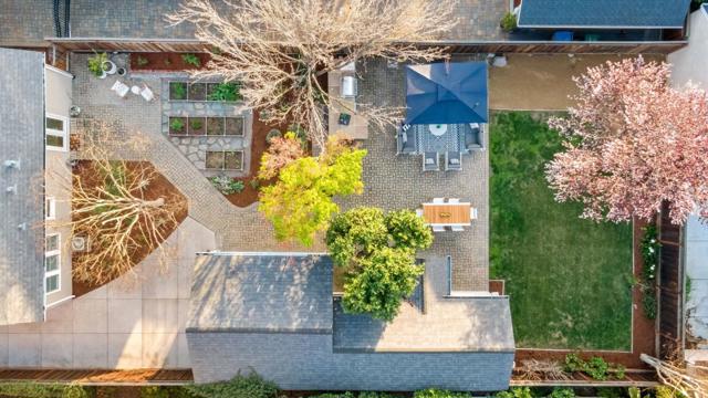 847 Willow Glen Way, San Jose CA: https://media.crmls.org/mediaz/4cf7df09-f3a9-48c1-a007-0b899fd58e96.jpg