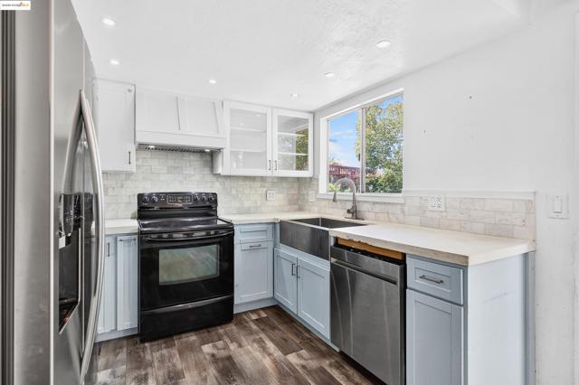 41 Corte Dorado Ct., Benicia CA: https://media.crmls.org/mediaz/4cf80fd8-f0a7-421d-91a3-0360bc0d80c5.jpg