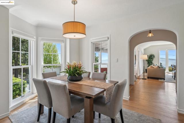 267 Columbia Ave, Kensington CA: https://media.crmls.org/mediaz/4cf85639-78a5-4b12-84d2-c2bae3bc3493.jpg